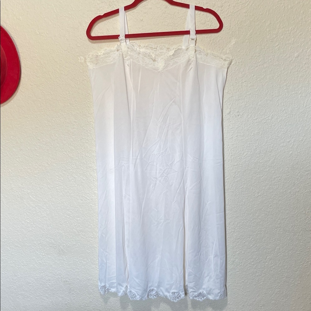 Vintage Women's White Lace Trimmed Slip Chemise. Good Condition. 20" Pit To Pit.